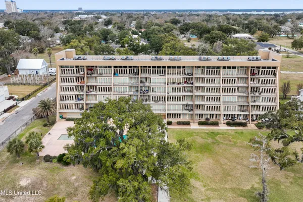 $344,900 | 520 Beach Boulevard, Unit 405, Biloxi, MS 39530