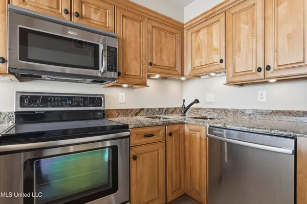 $344,900 | 520 Beach Boulevard, Unit 405, Biloxi, MS 39530