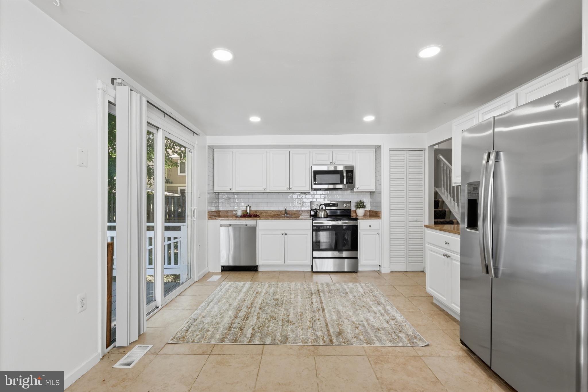 2240 Sanibel Drive Reston, VA 20191 - Photo 9 of 50