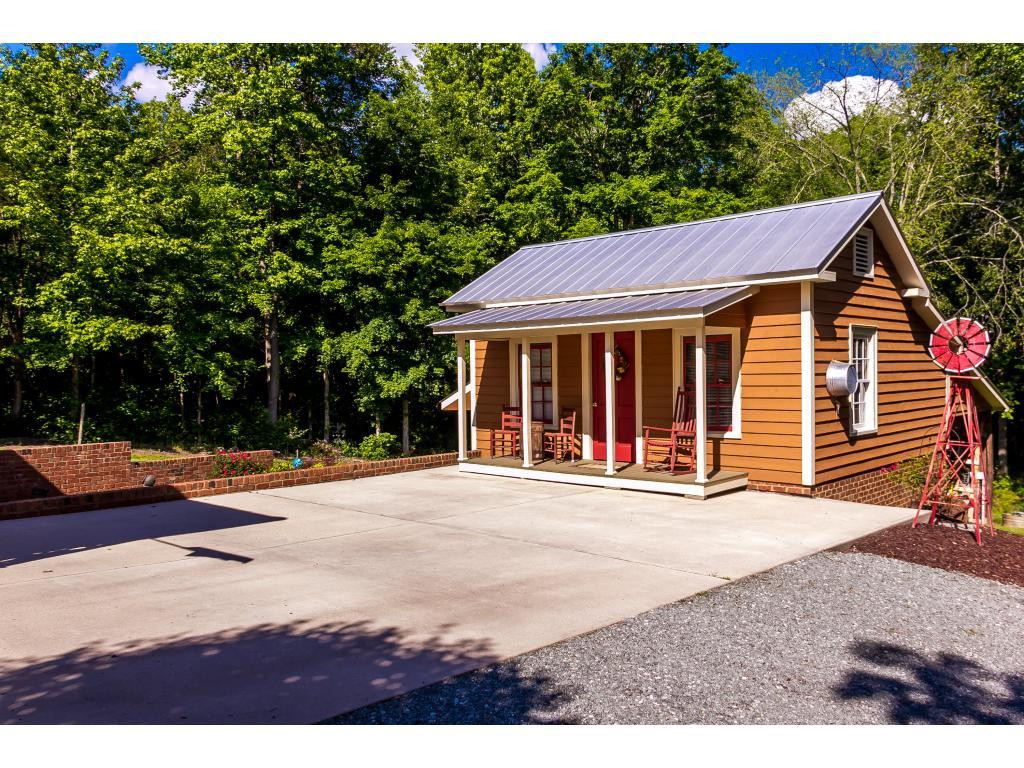 2453 Hodges Road Burlington, NC 27217 - Photo 3 of 24 Gallery Image 3