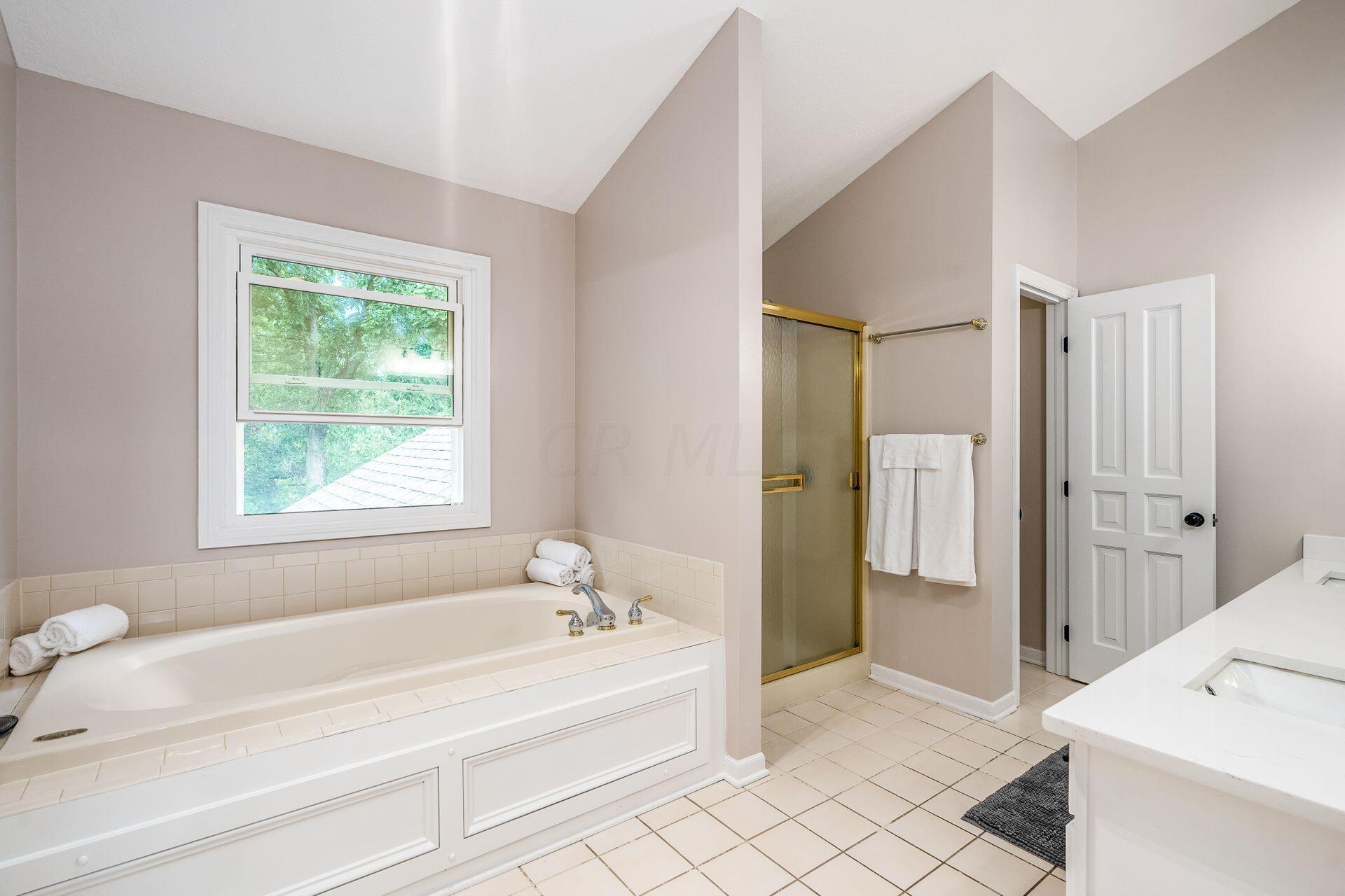 2912 Nantucket Lewis Center, OH 43035 - Photo 18 of 32 Primary Bath