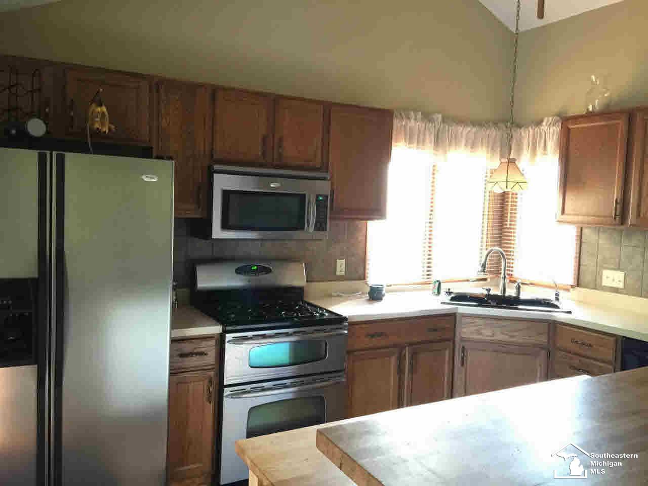 1370 Rutledge Drive Temperance, MI 48182 - Photo 11 of 25 Kitchen