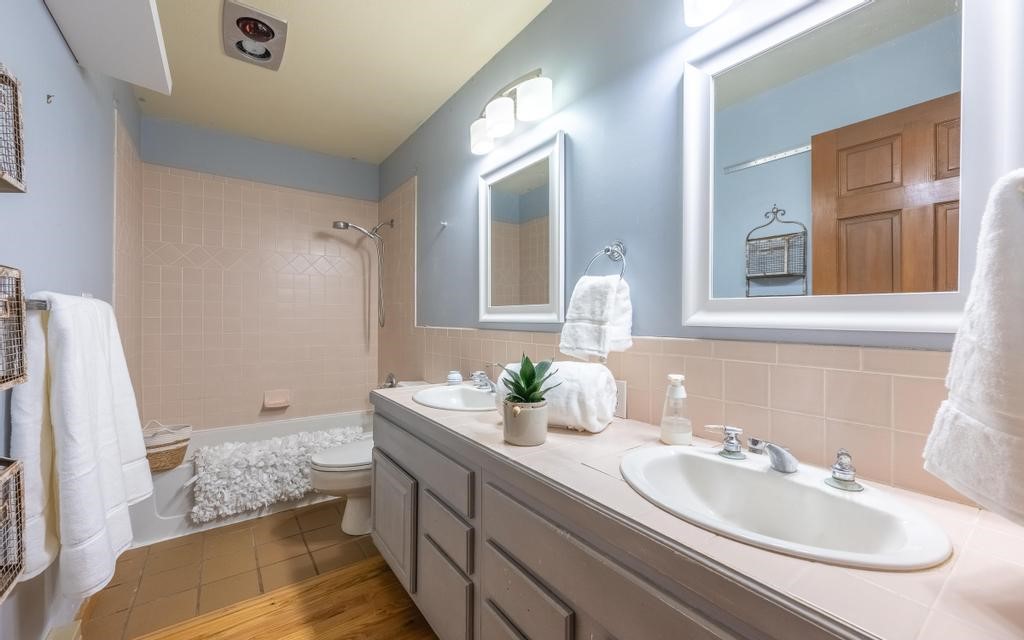 326 Spring Beauty Drive Silverthorne, CO 80498 - Photo 19 of 33 a bathroom with 2 sink tub and a mirror