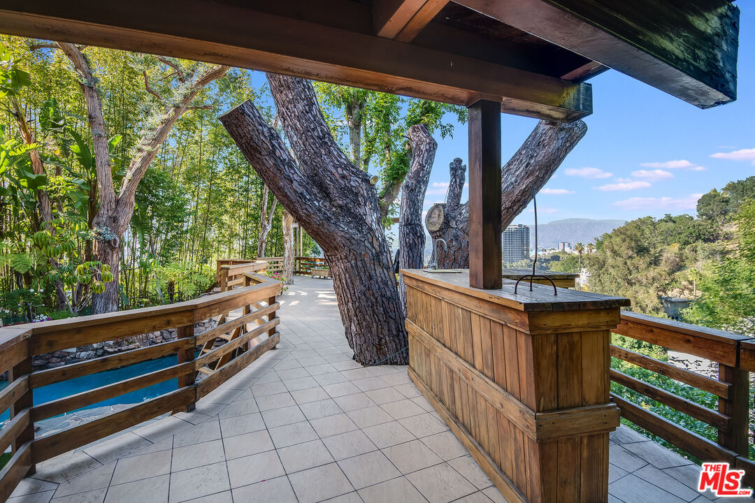 3572 Multiview Drive Los Angeles, CA 90068 - Photo 21 of 51
