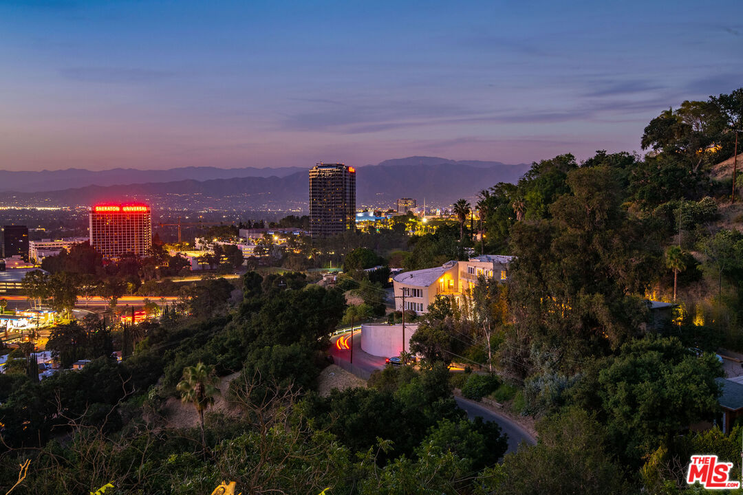 3572 Multiview Drive Los Angeles, CA 90068 - Photo 3 of 51 a view of a city