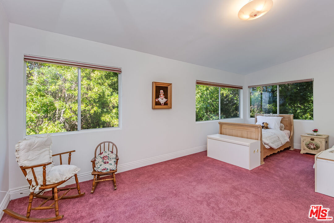 3572 Multiview Drive Los Angeles, CA 90068 - Photo 44 of 51 a spacious bedroom with a bed and wooden floor