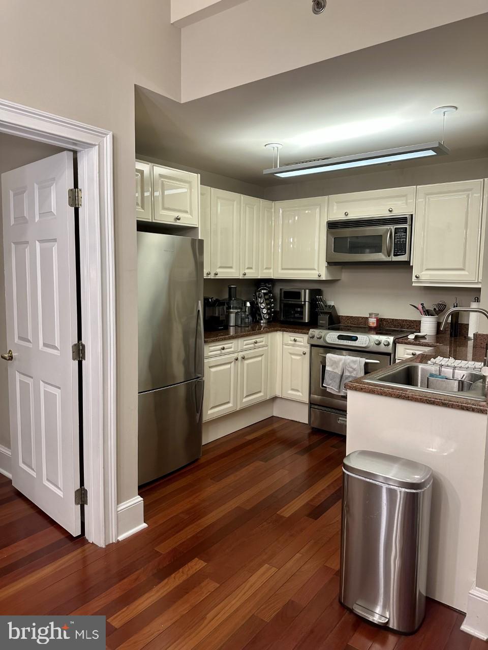 1500 Chestnut Street, Unit 8I Philadelphia, PA 19102 - Photo 10 of 13