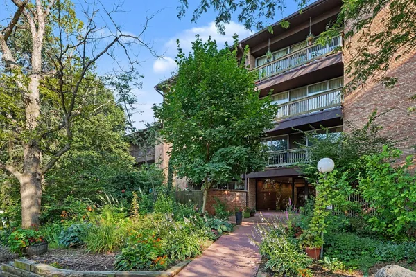 $225,000 | 5700 Hillcrest Lane, Unit 3L, Lisle, IL 60532