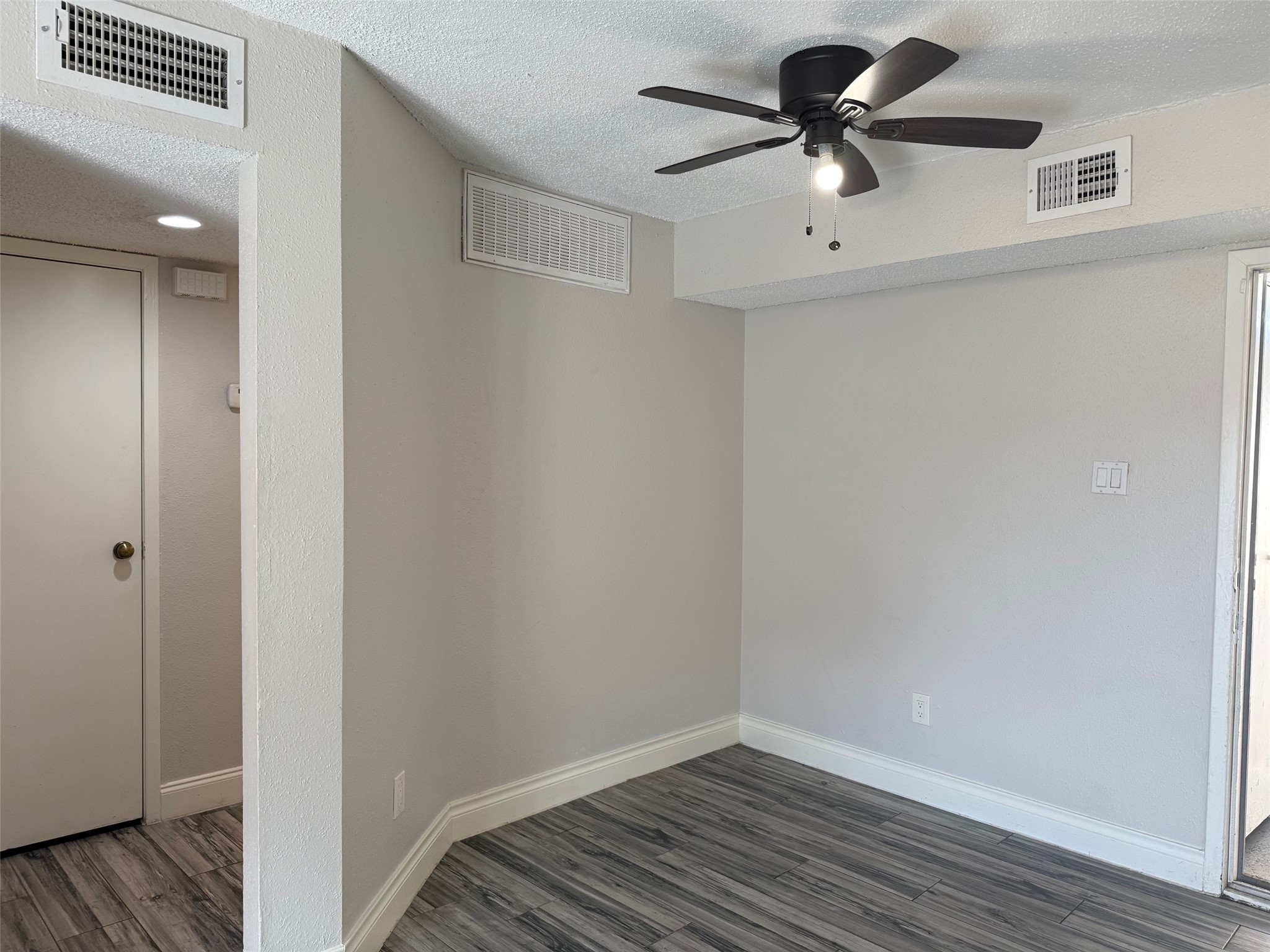 6701 Sands Point Drive, Unit 48 Houston, TX 77074 - Photo 11 of 30 a view of a livingroom with a fan