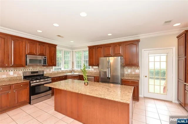 $1,399,000 | 1 Woods Edge Road, Old Tappan, NJ 07675