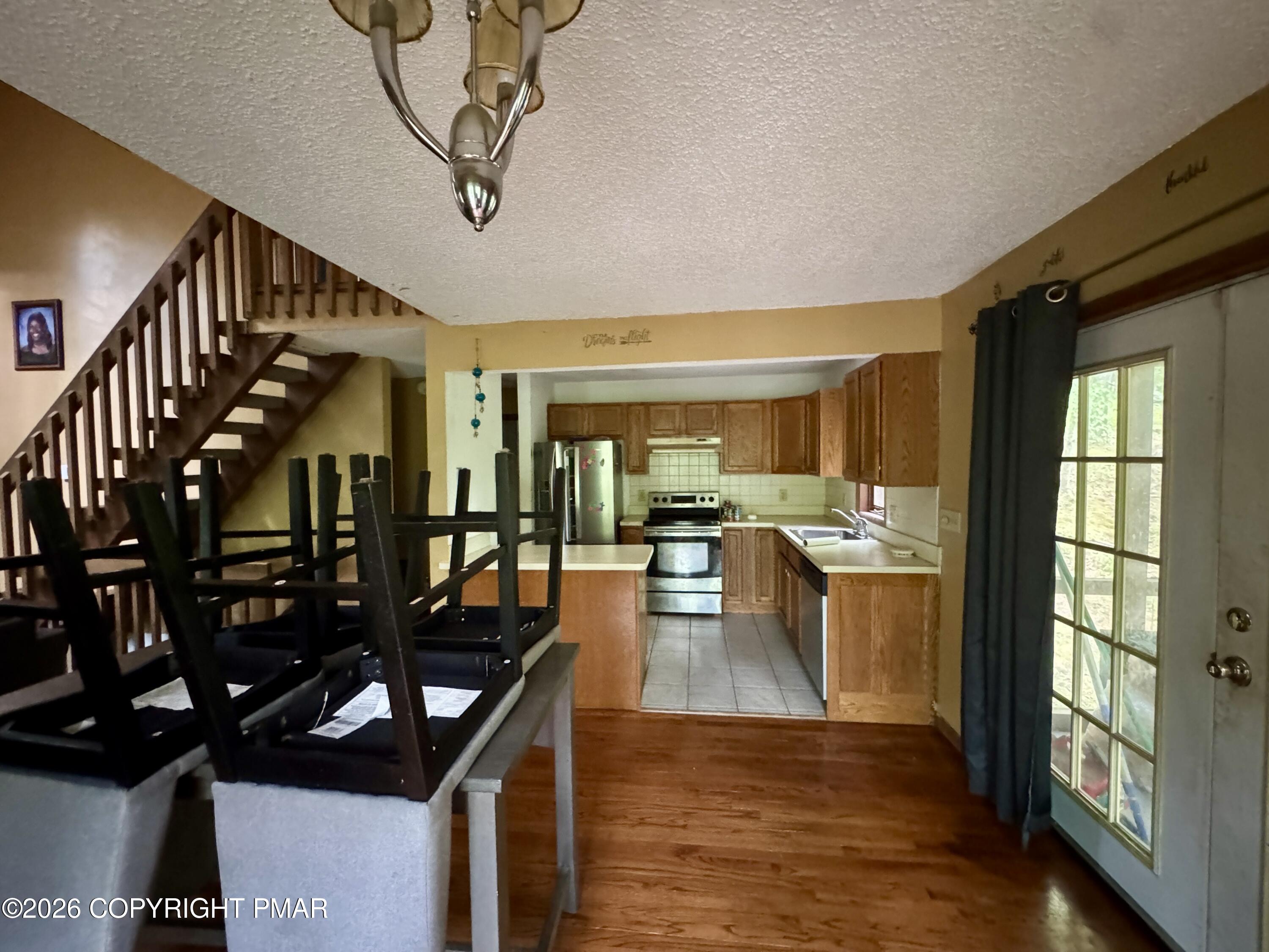 119 Durham Drive Bushkill, PA 18324 - Photo 25 of 41 Dining room