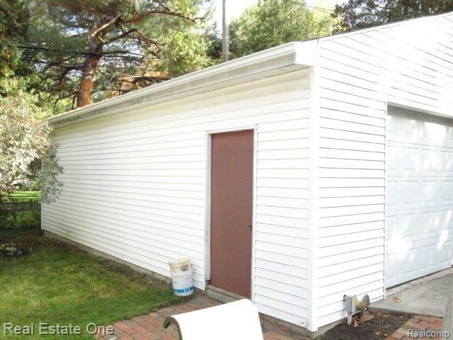 2134 Earlmont Road Berkley, MI 48072 - Photo 23 of 25 Extra deep garage