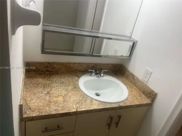 $2,450 | 590 Northwest 114th Avenue, Unit 202, Sweetwater, FL 33172