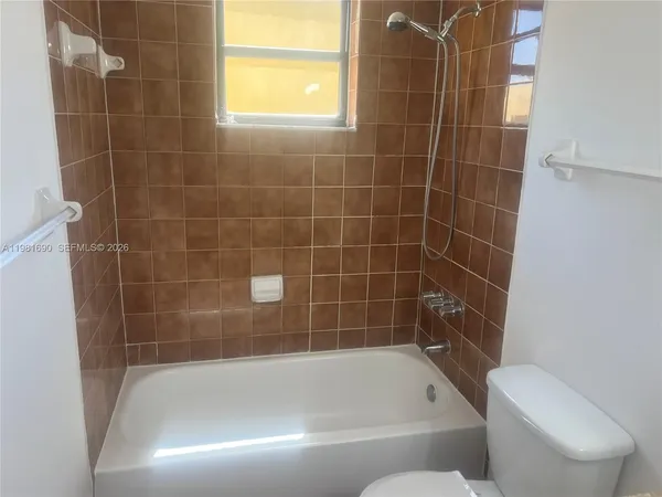 $2,450 | 590 Northwest 114th Avenue, Unit 202, Sweetwater, FL 33172