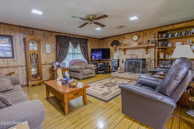 $295,000 | 880 Highway 190, Eunice, LA 70535