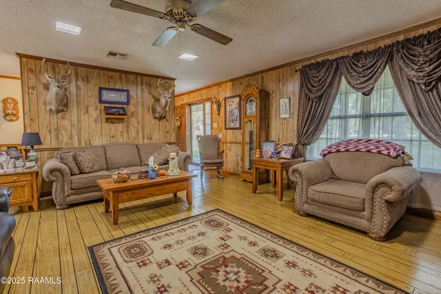 $295,000 | 880 Highway 190, Eunice, LA 70535