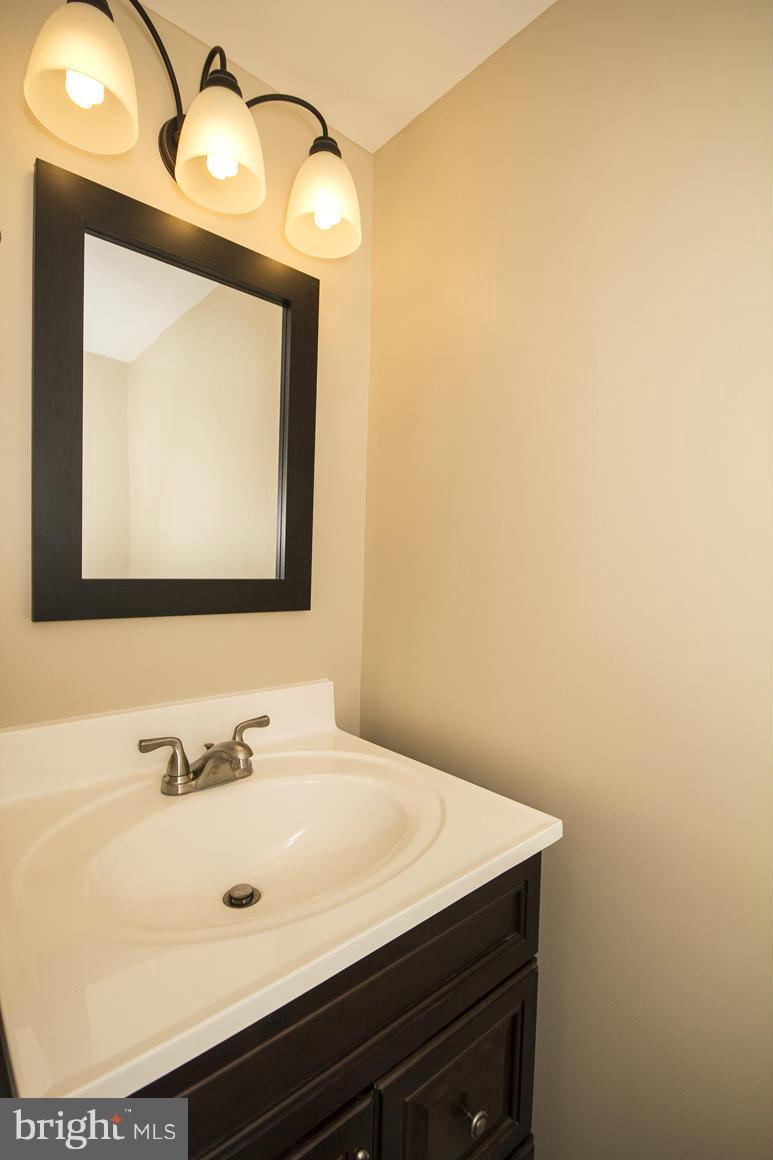 7622 Charlesmont Road Baltimore, MD 21222 - Photo 17 of 23 Bath