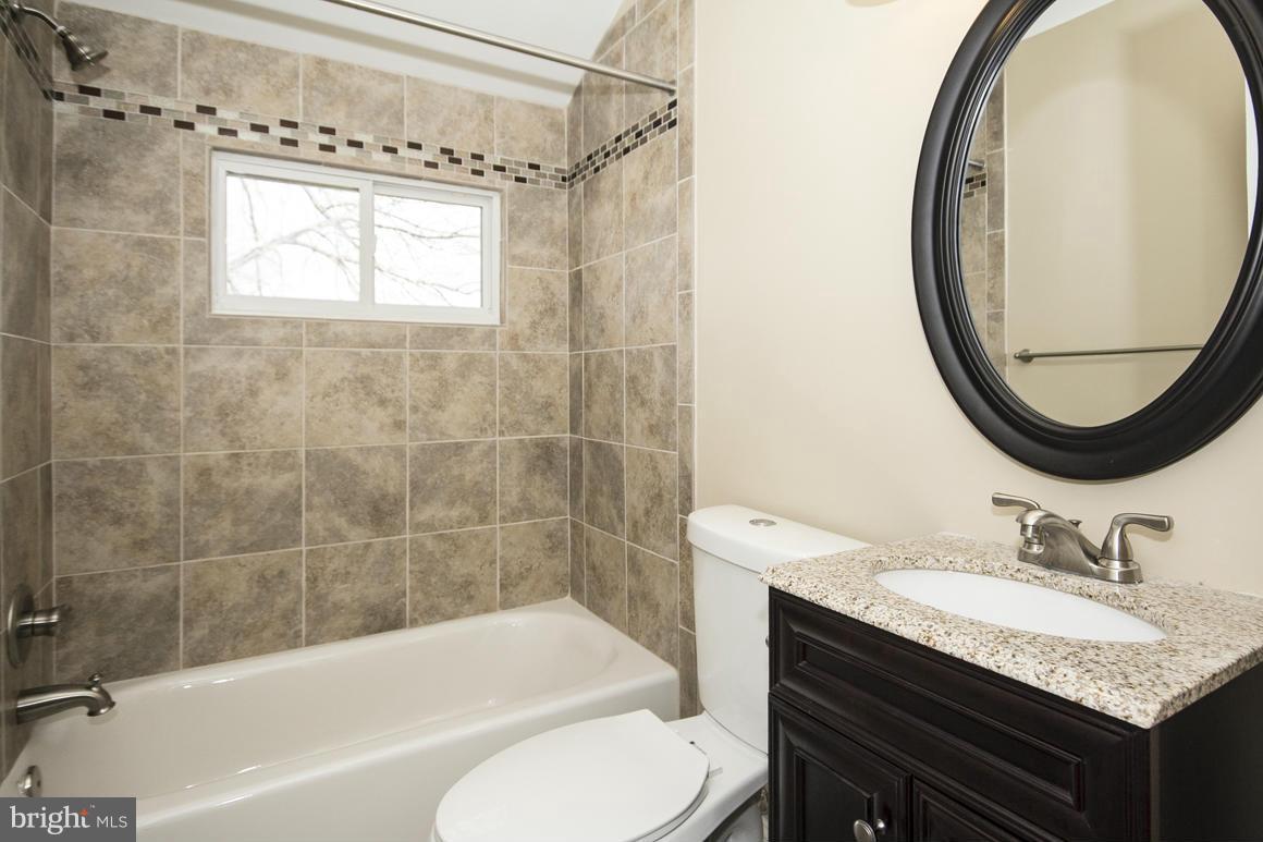 7622 Charlesmont Road Baltimore, MD 21222 - Photo 22 of 23 Bath (Master)