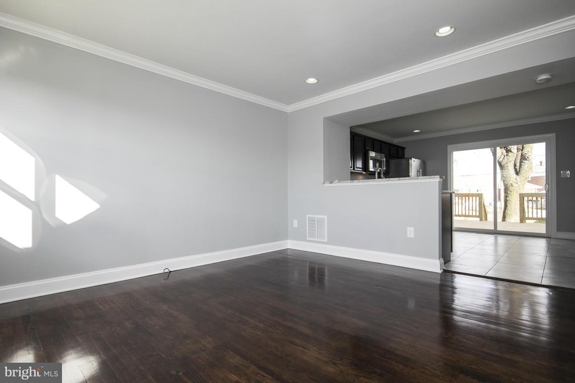7622 Charlesmont Road Baltimore, MD 21222 - Photo 4 of 23 Family Room