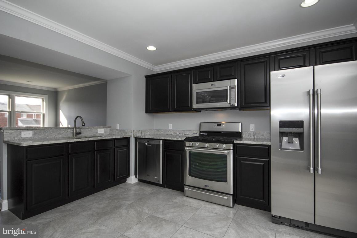 7622 Charlesmont Road Baltimore, MD 21222 - Photo 8 of 23 Kitchen