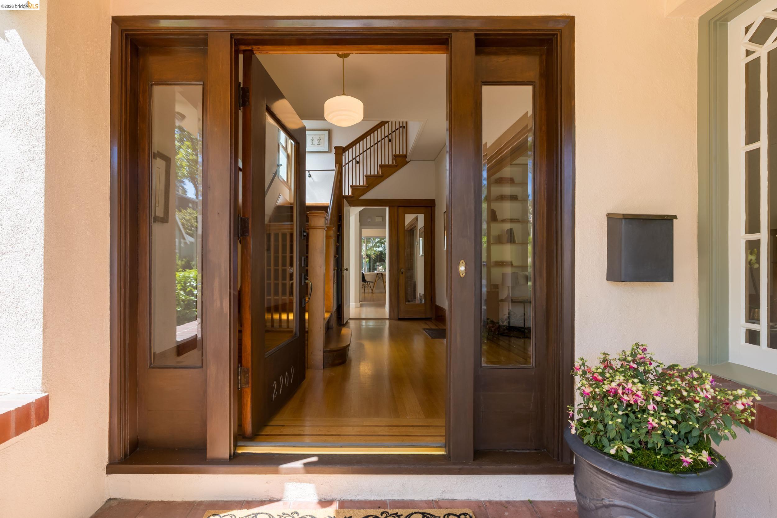 2909 Forest Avenue Berkeley, CA 94705 - Photo 8 of 65