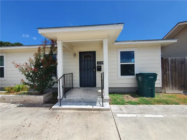 $1,500 | 4110 Grossman Drive, Unit B, Corpus Christi, TX 78411