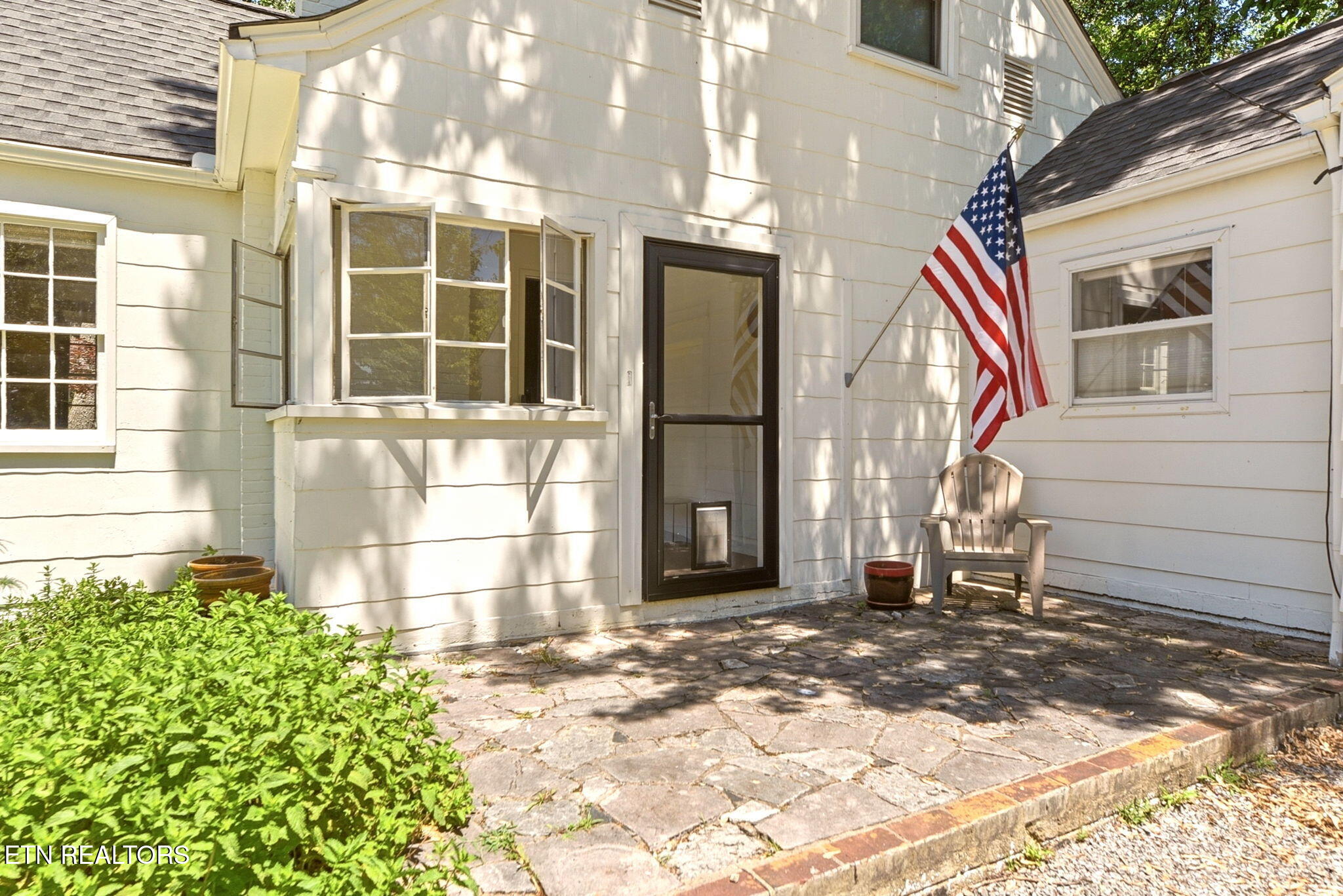 5220 Haynes-Sterchi Road Knoxville, TN 37912 - Photo 5 of 54 Inviting Stone Vestibule Entry