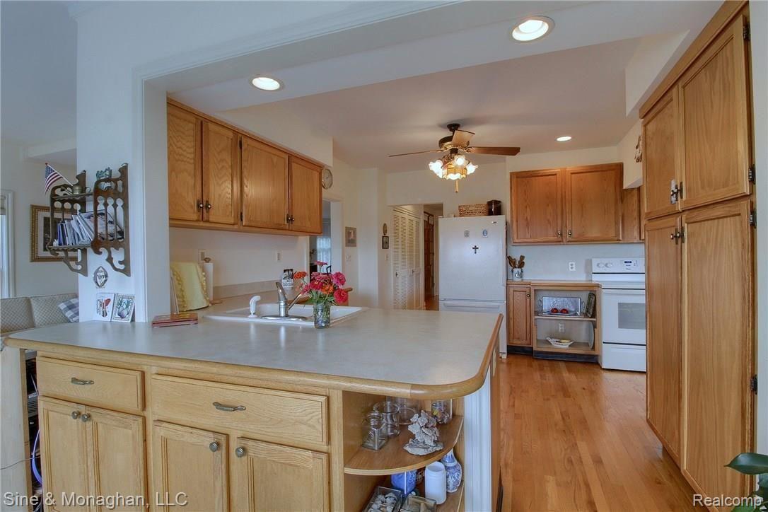 1823 River Road St. Clair, MI 48079 - Photo 10 of 47 10 - Kitchen.jpg