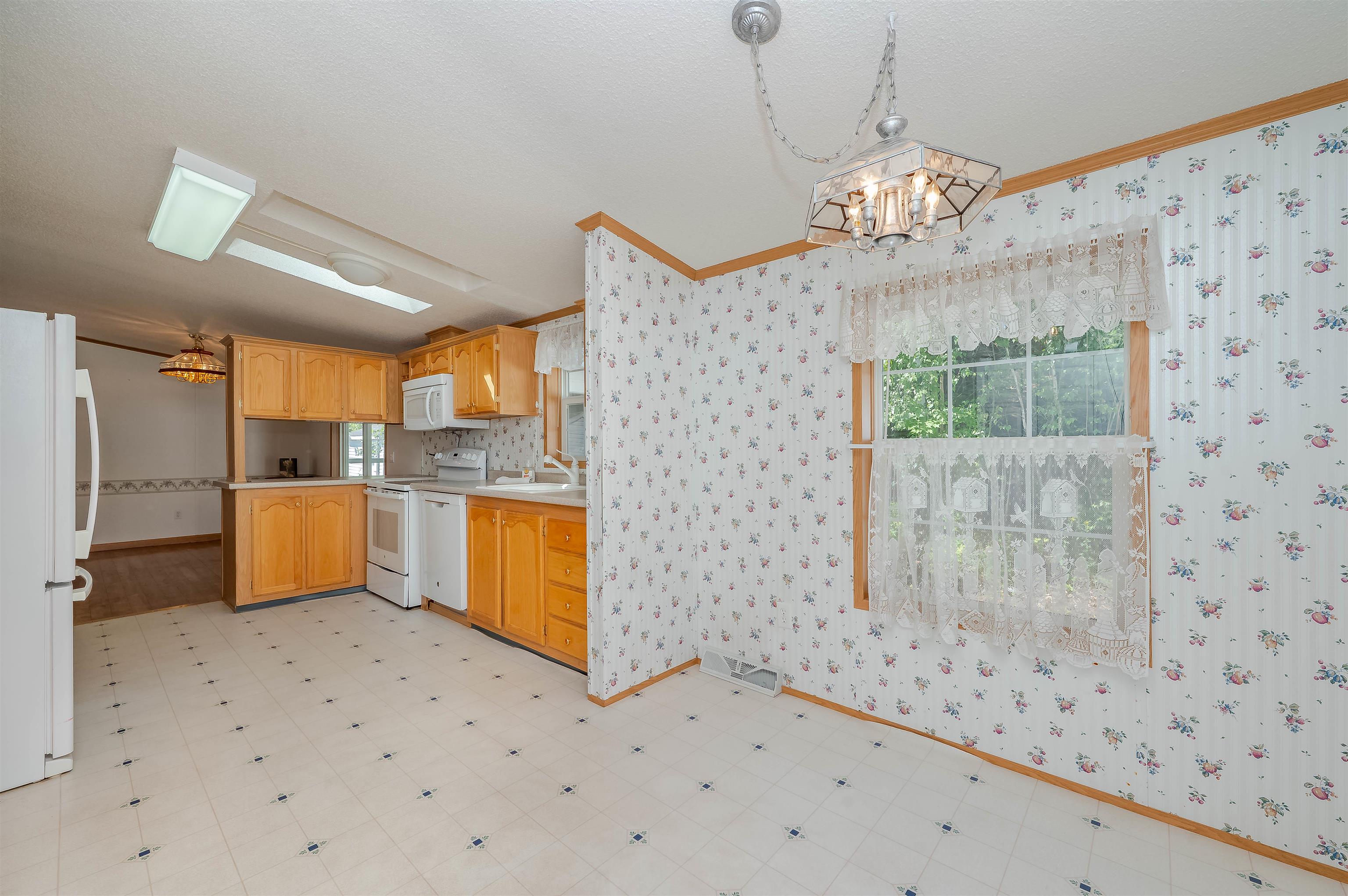 19 Shiloh Drive Rochester, NH 03867 - Photo 5 of 38