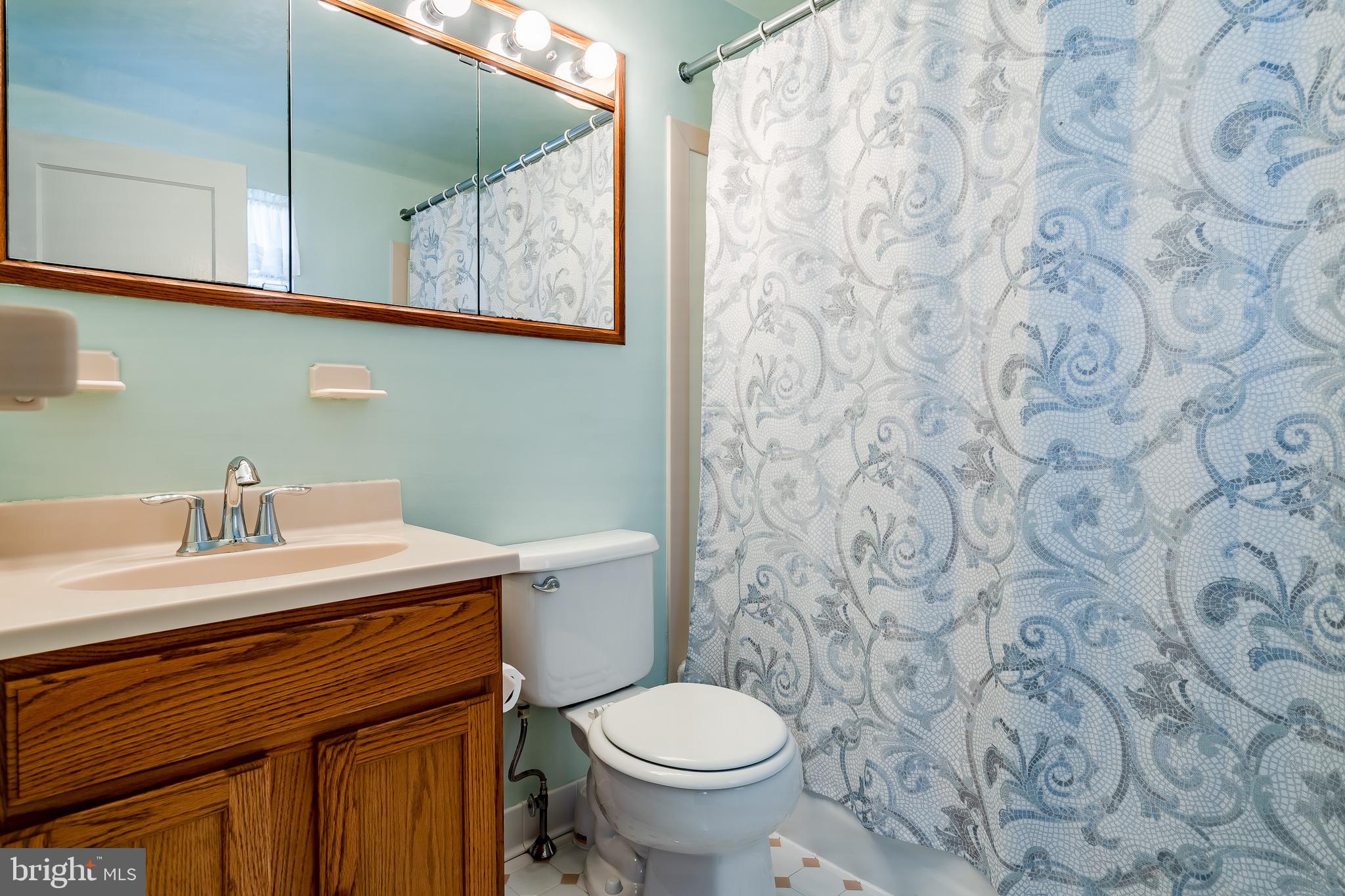 566 Evans Road Springfield, PA 19064 - Photo 29 of 53 Upper floor hall bath