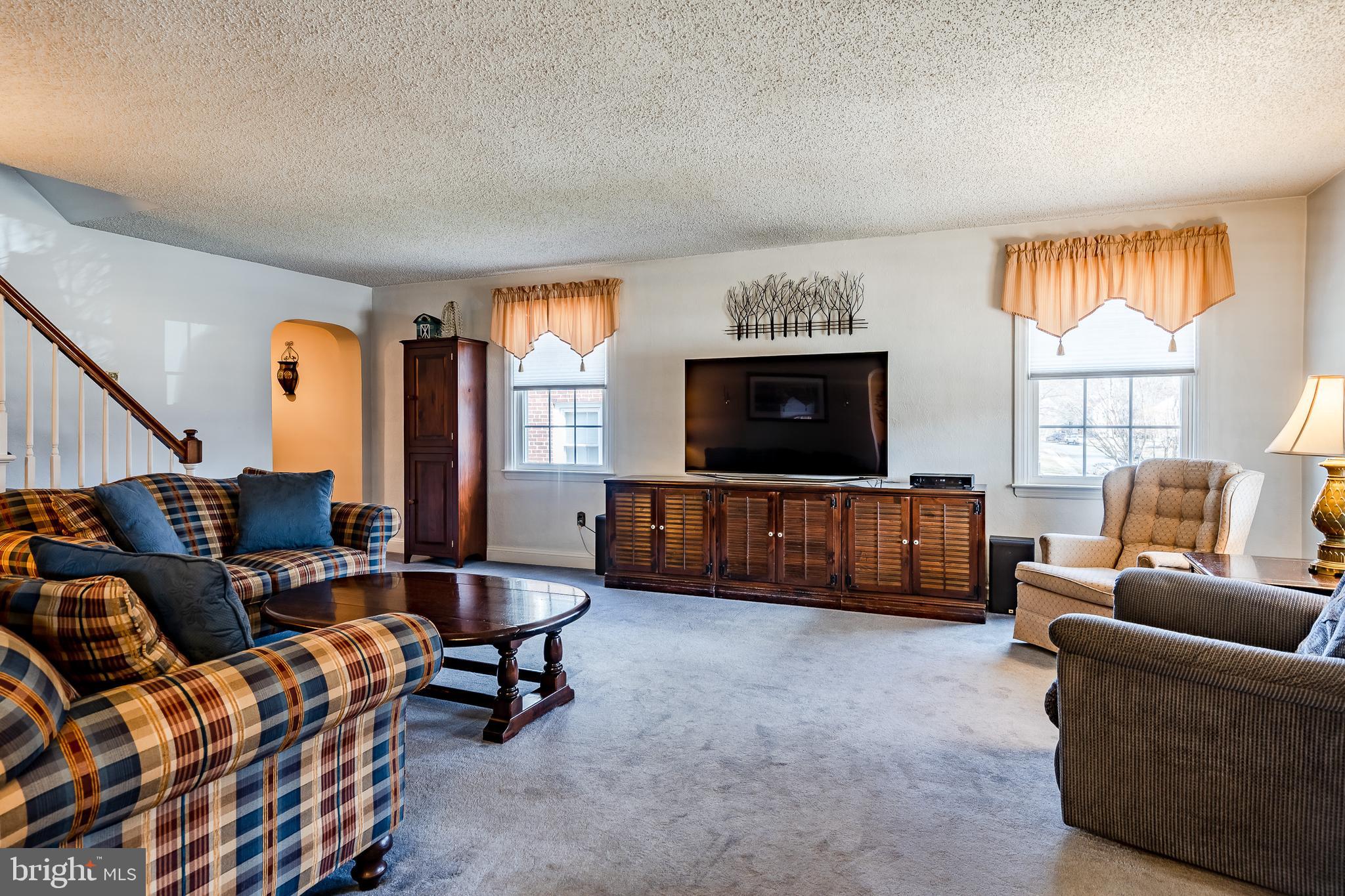 566 Evans Road Springfield, PA 19064 - Photo 10 of 53 Very large room
