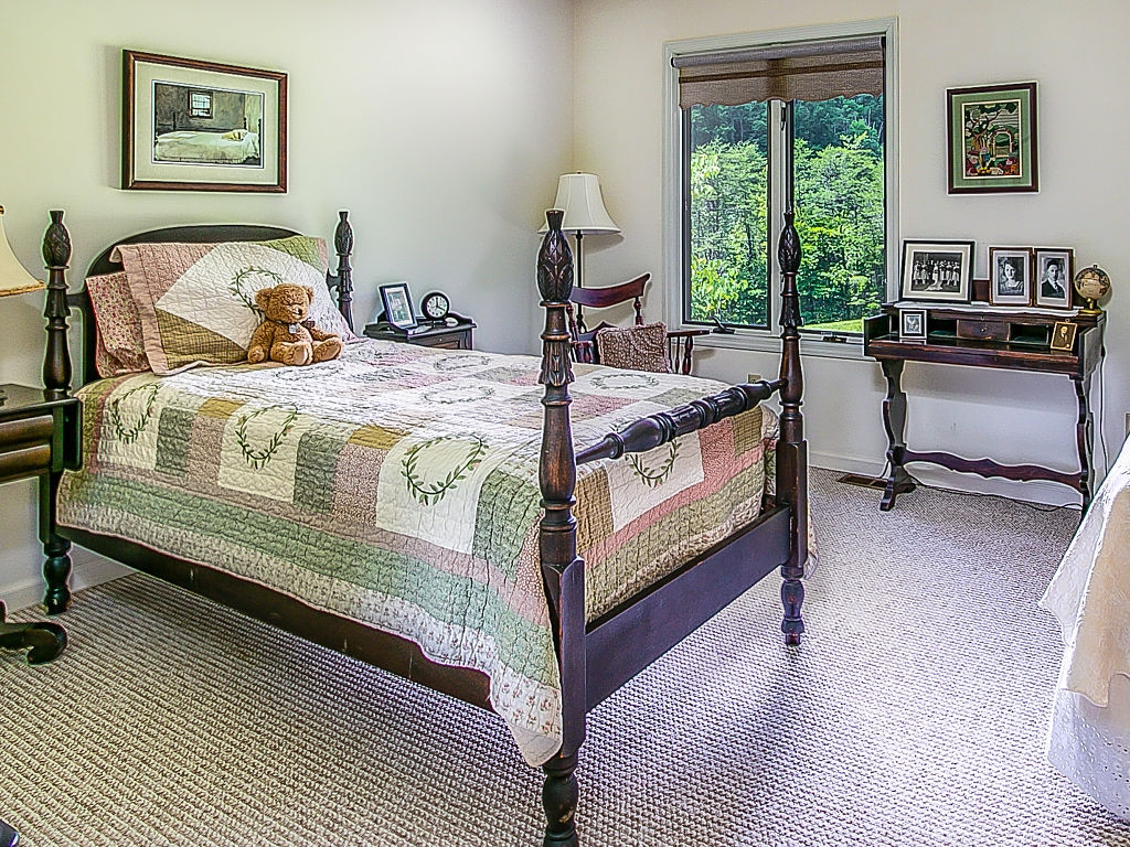 4027 Glen Alpine Road Kingsport, TN 37660 - Photo 16 of 34 Bedroom 3