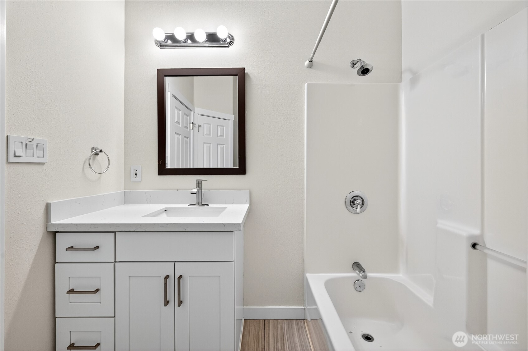 917 23rd Avenue Seattle, WA 98122 - Photo 11 of 38