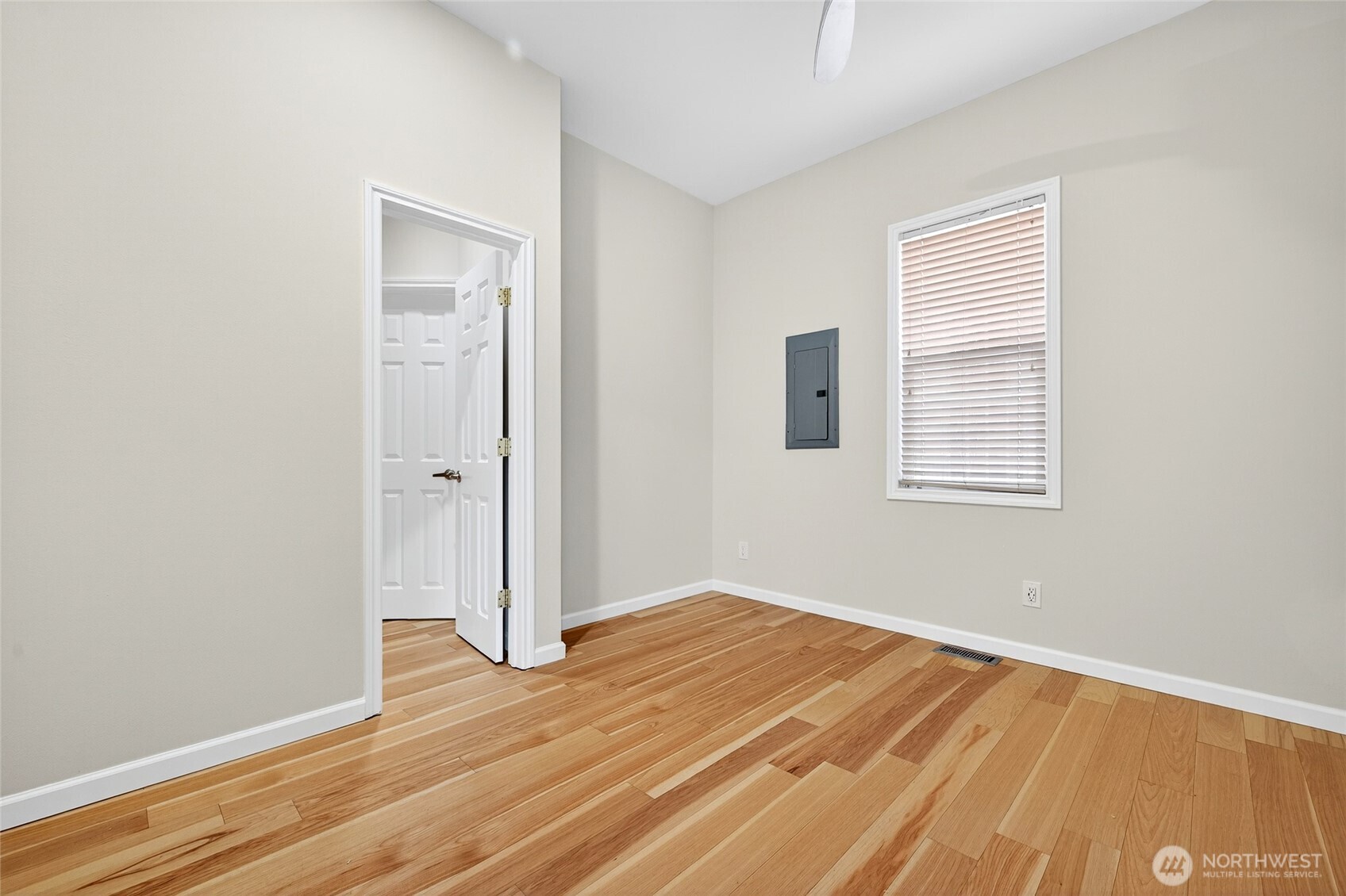 917 23rd Avenue Seattle, WA 98122 - Photo 14 of 38