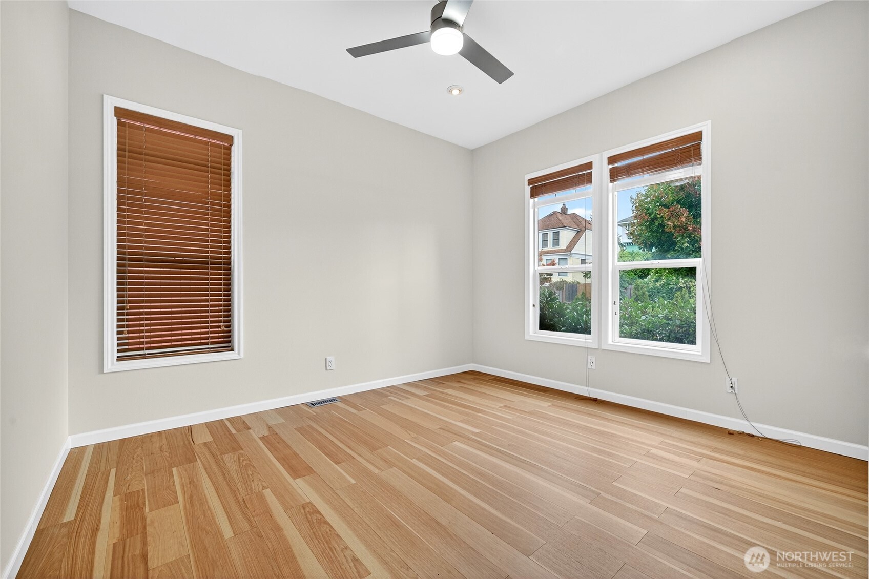 917 23rd Avenue Seattle, WA 98122 - Photo 17 of 38