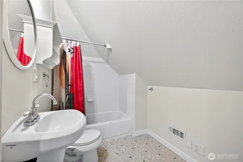 $715,000 | 917 23rd Avenue, Seattle, WA 98122