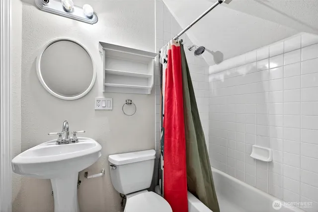 $715,000 | 917 23rd Avenue, Seattle, WA 98122