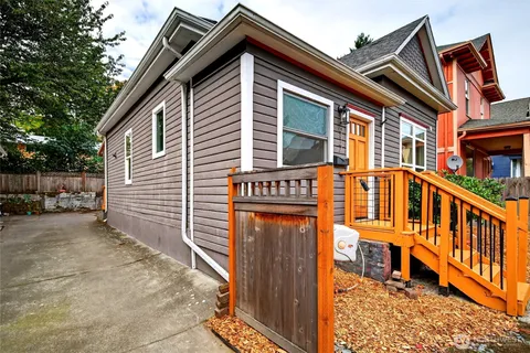 $715,000 | 917 23rd Avenue, Seattle, WA 98122