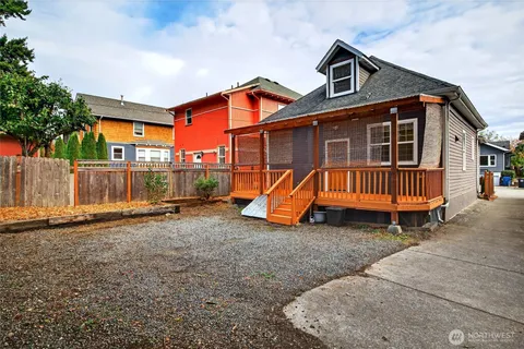$715,000 | 917 23rd Avenue, Seattle, WA 98122