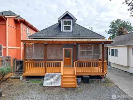 $715,000 | 917 23rd Avenue, Seattle, WA 98122