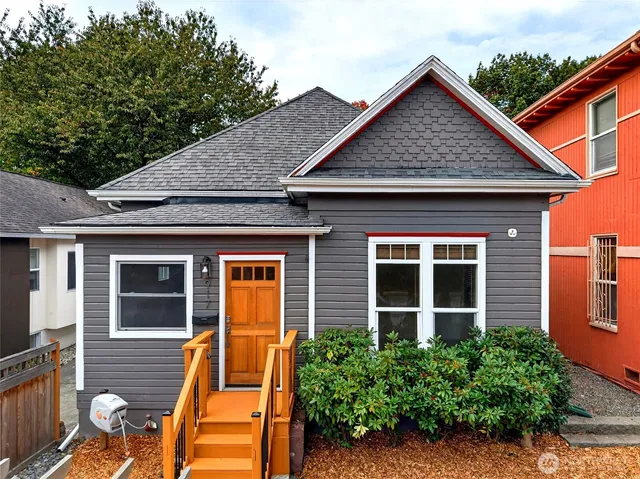 $715,000 | 917 23rd Avenue, Seattle, WA 98122
