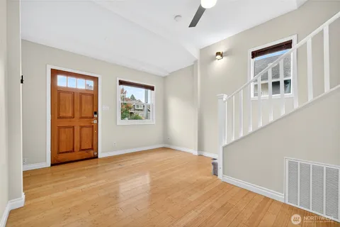 $715,000 | 917 23rd Avenue, Seattle, WA 98122