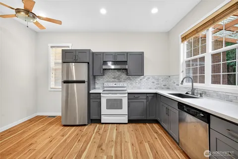 $715,000 | 917 23rd Avenue, Seattle, WA 98122