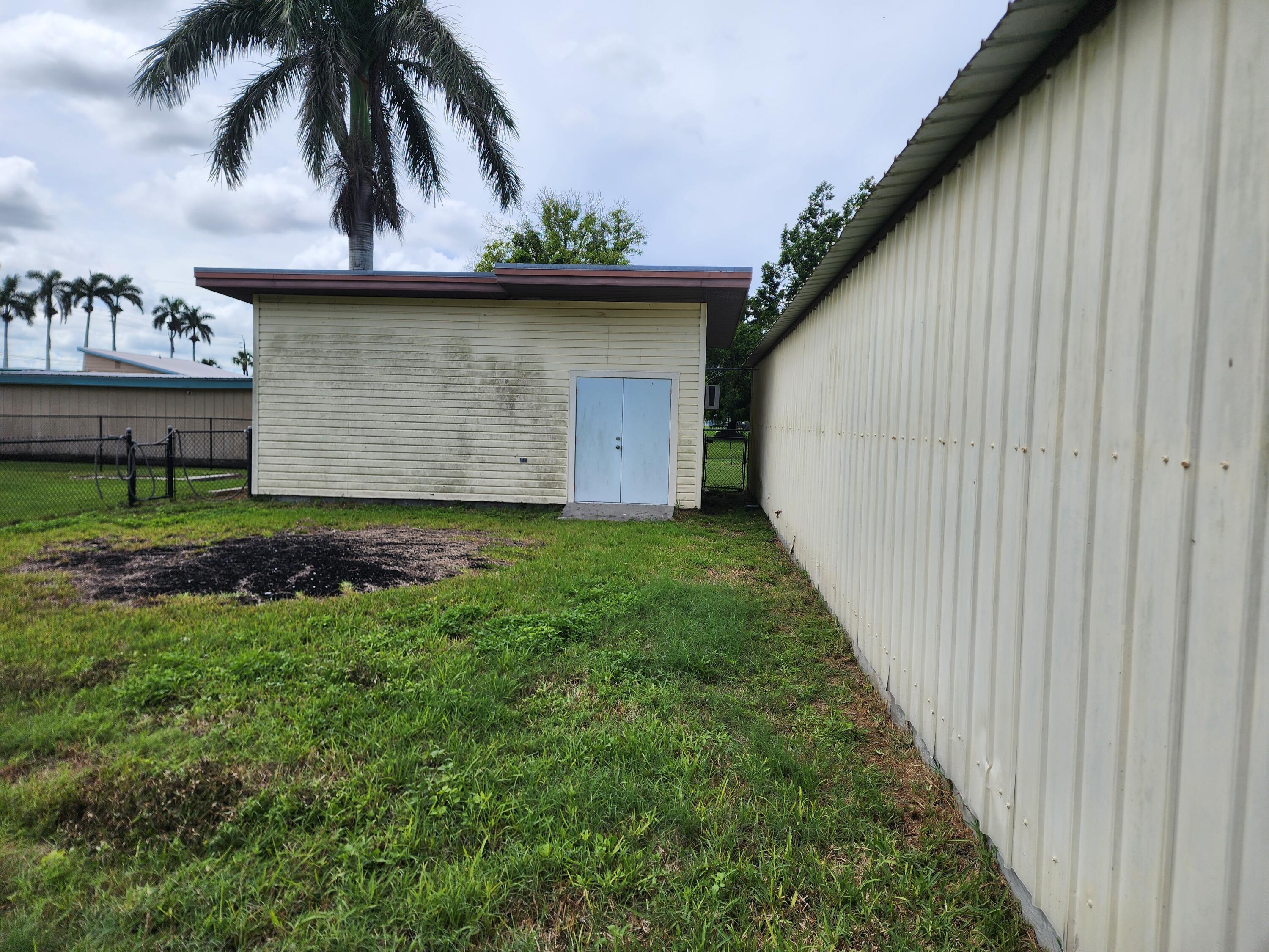 2727 Bacom Point Road Pahokee, FL 33476 - Photo 30 of 34 a view of yard with small space