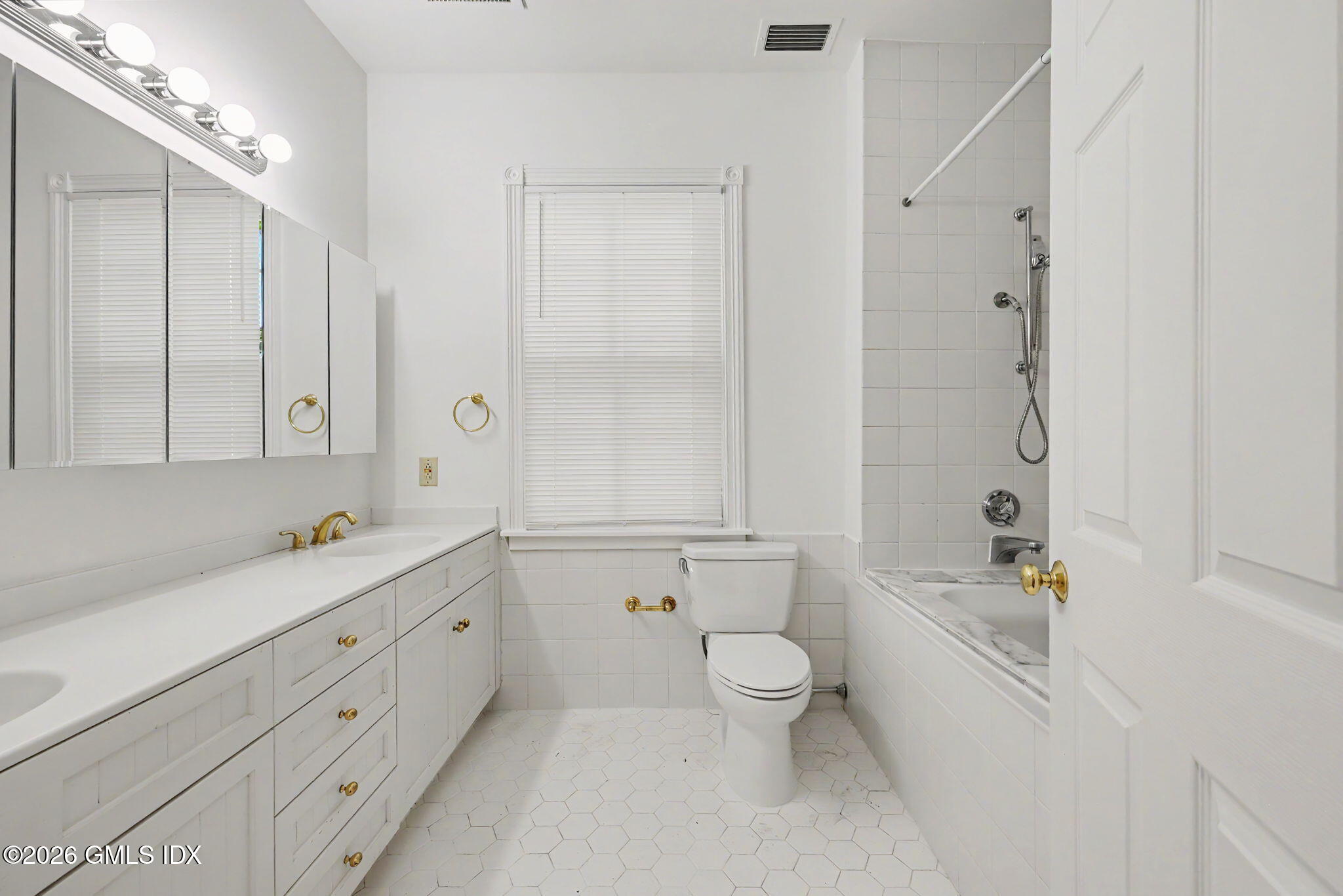 124 Mason Street, Unit 1 Greenwich, CT 06830 - Photo 15 of 24 14-web-or-mls-124-mason-st-unit-1