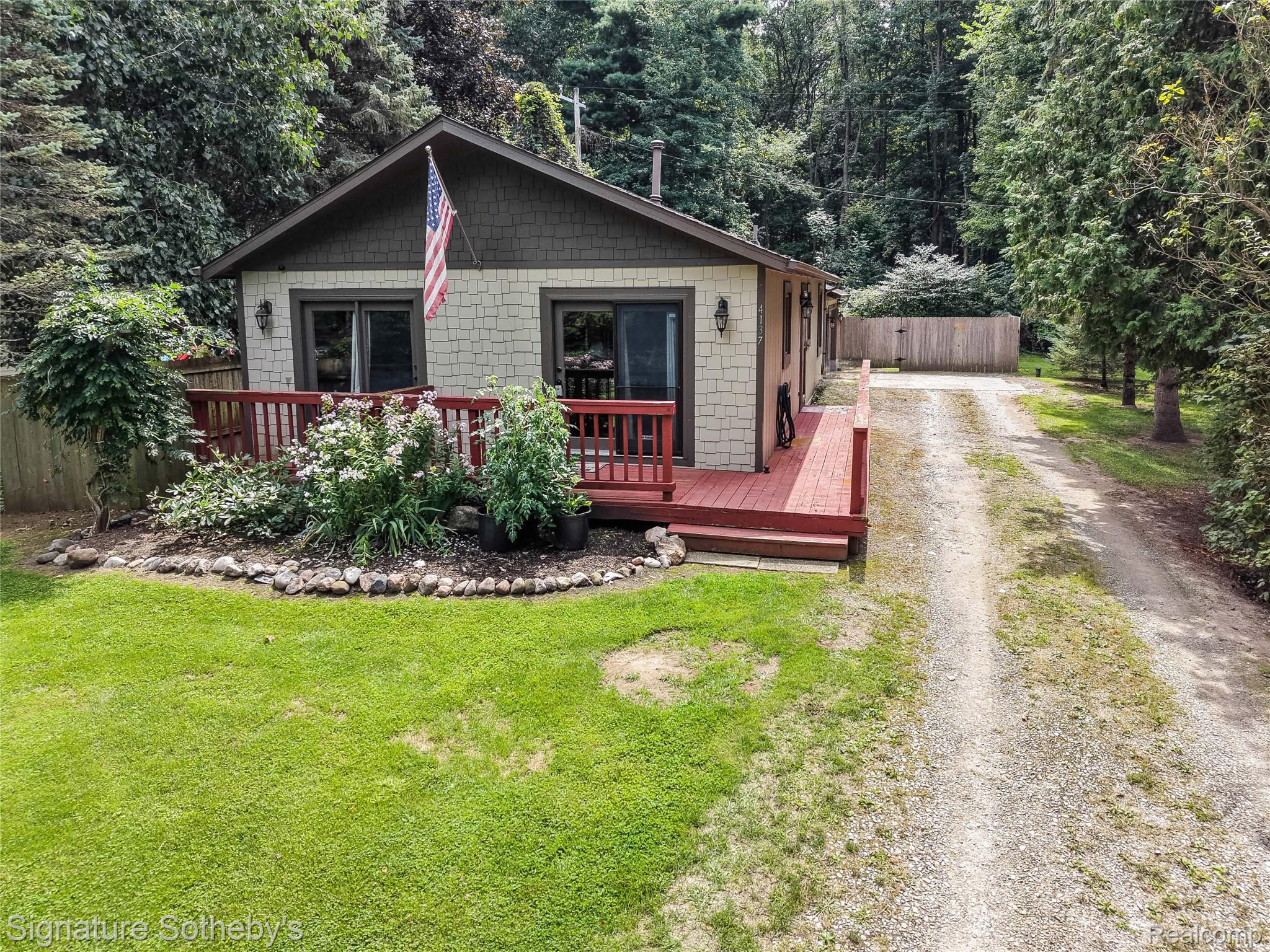 4137 West Allen Road Howell, MI 48855 - Photo 24 of 37 DJI_20260821094601_0437_D.jpg