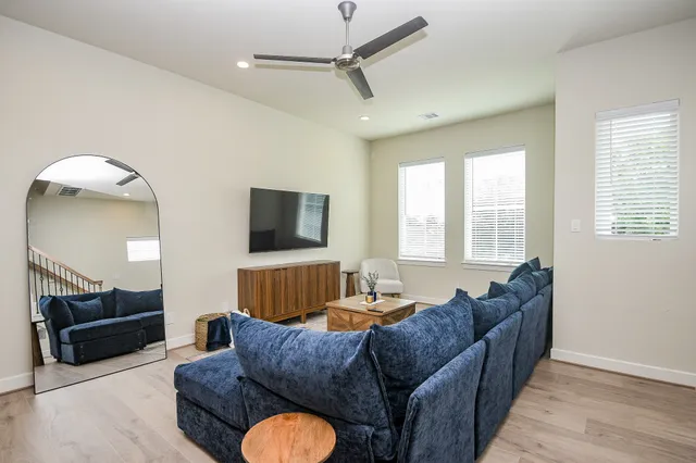 $3,750 | 139 Eastwood Street, Houston, TX 77011