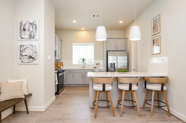 $3,750 | 139 Eastwood Street, Houston, TX 77011