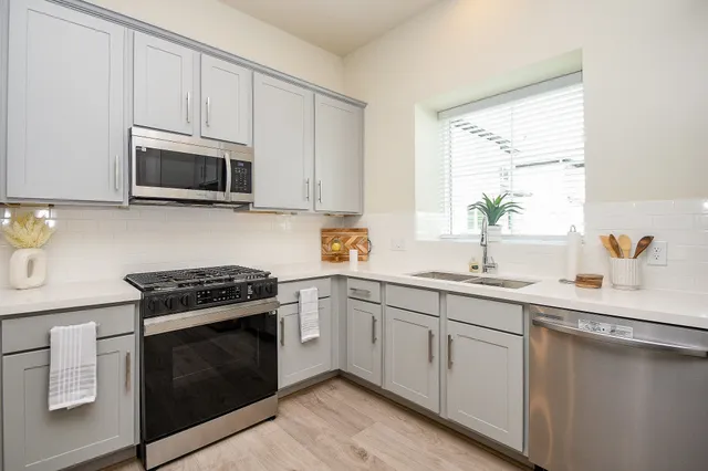 $3,750 | 139 Eastwood Street, Houston, TX 77011