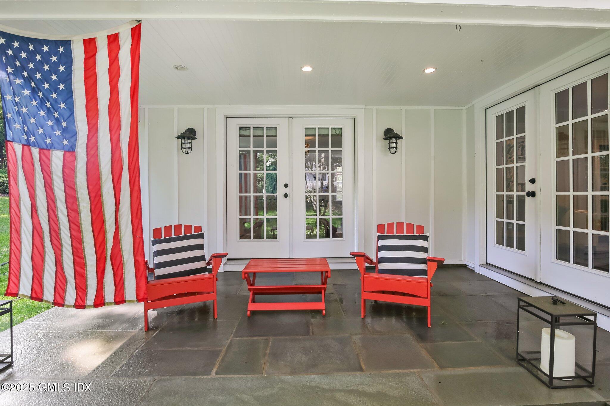 16 Split Timber Place Riverside, CT 06878 - Photo 30 of 34 a living room with furniture and rug